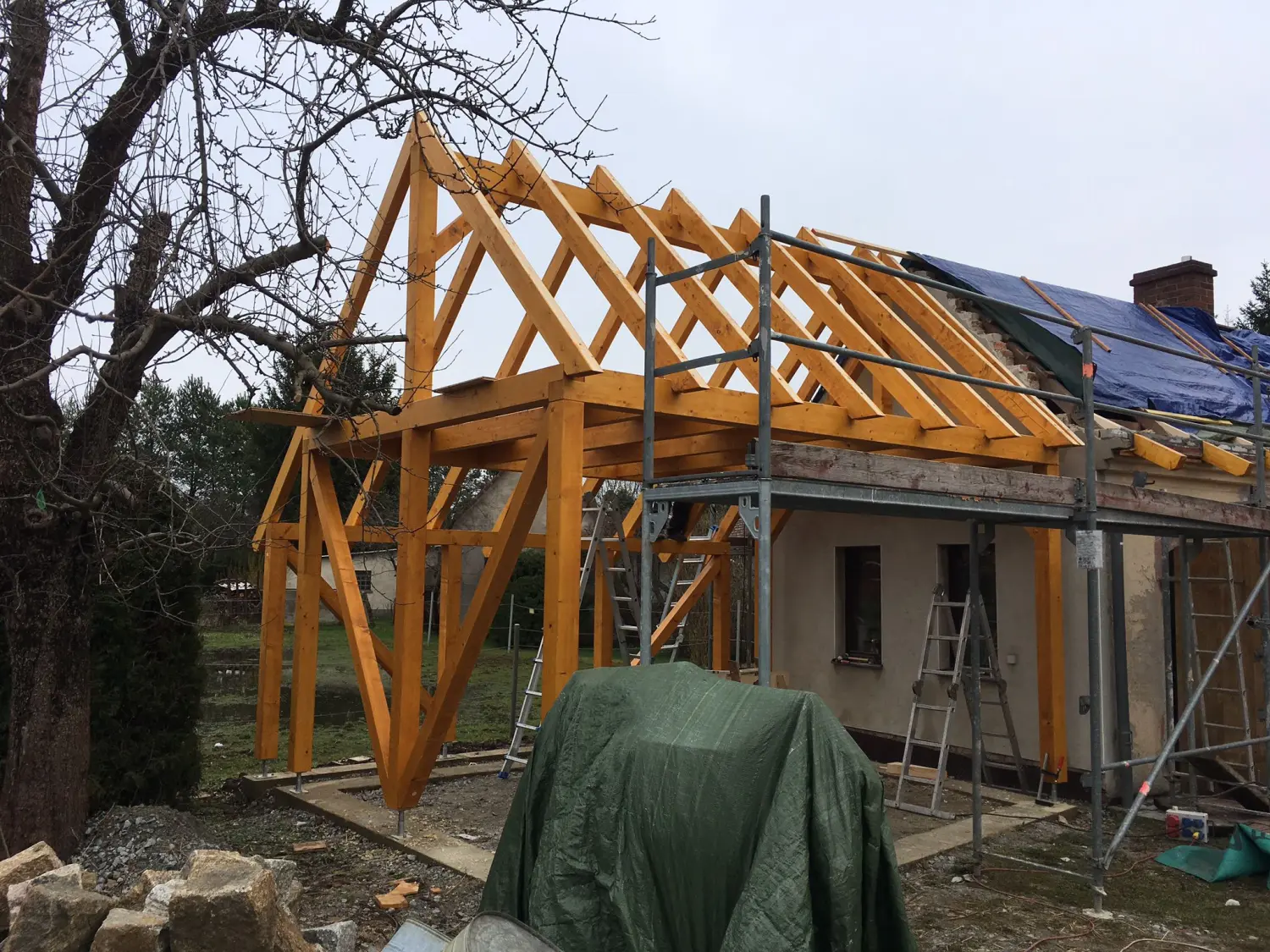 die Verwandlung von einfachem Buchenholz in eine von Holz Biele